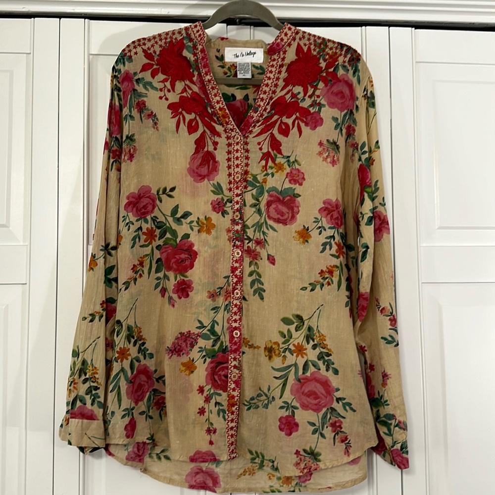 Tan and Red Long Sleeve Buttoned Tunic with Mandarin Collar